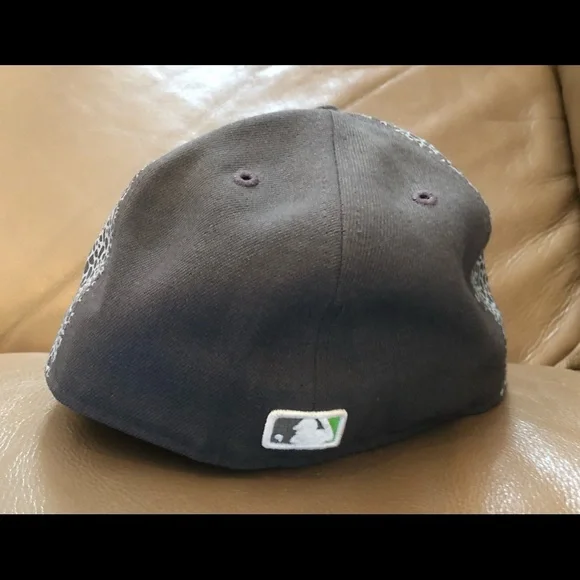 NY, New Era, Fitted 7 1/4, Grey Panel and Patterned Cap, GUC - Picture 7 of 10